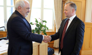 Iranian Foreign Minister Mohammad Javad Zarif (L) shakes hands with president of Norway's parliament, Olemic Thommessen, in Oslo on June 13, 2016.