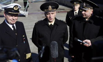 Norske og russiske offiserer på pressekonferanse like etter KNM Fridtjof Nansen sin ankomst til Severomorsk i forbindelse med øvelse POMOR 2012 Norwegian and Russian officers at a press conference soon after KNM Fridtjof Nansen's arrival at Severomorsk during the exercise POMOR 2012