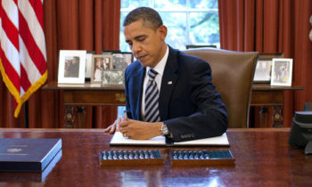 obama_debt_bill_signing_080211_1