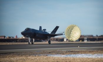 Successful F-35 drag chute test in Norway